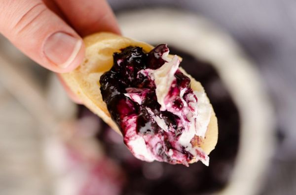 blackberry-ginger-cream-cheese-dip