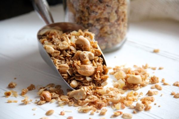 cranberry-coconut-cashew-granola