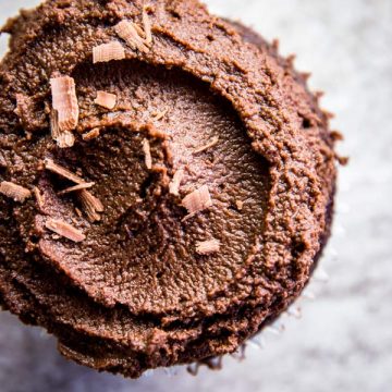 dark-chocolate-balsamic-frosting