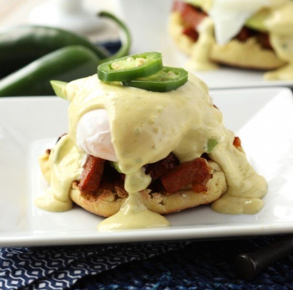 eggs-benedict-with-jalapeno-hollandaise