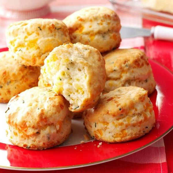flaky-cheddar-chive-biscuits