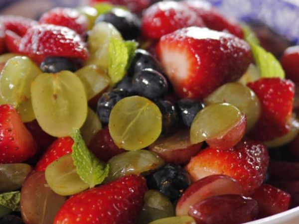 fruit-salad-with-orange-vanilla-syrup