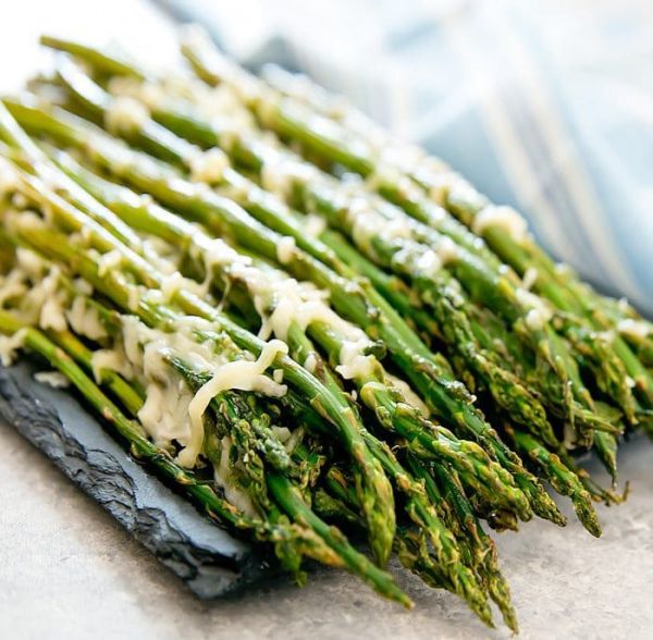 garlic-roasted-asparagus