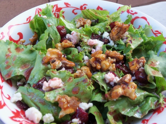 gorgonzola-candied-walnut-salad
