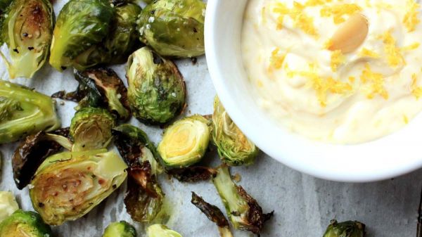 grilled-brussels-sprouts-with-lemon-aioli