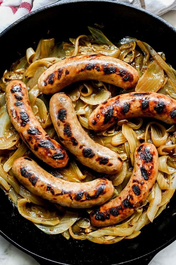 grilled-seasoned-bratwurst