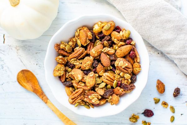 healthy-pumpkin-spice-trail-mix