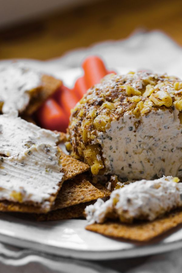 neapolitan-herb-cheese-ball