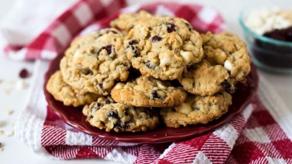 oatmeal-cookies-with-cranberries-and-white-chocolate-chips