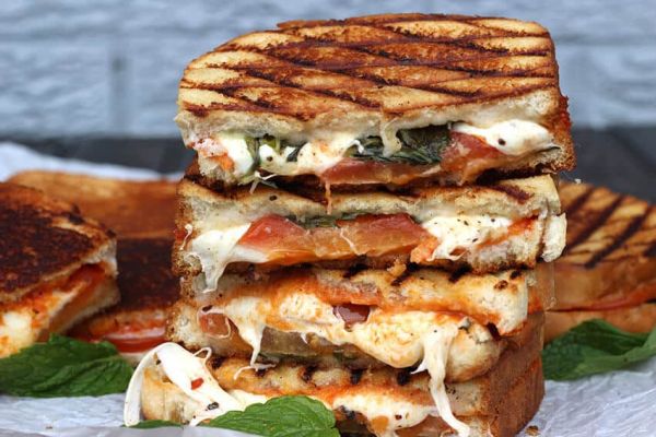 pizza-margherita-grilled-cheese