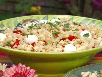 roasted-red-pepper-and-basil-pasta-salad-with-balsamic-dressing