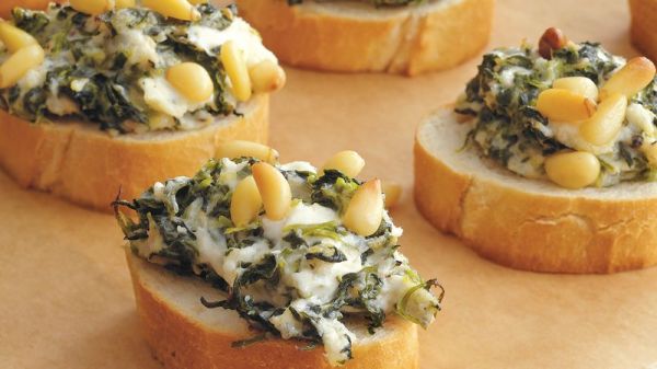 spinach-and-feta-croissant-crostini