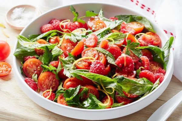 spinach-and-raspberry-salad-with-cascadian-wild-raspberry-dressing