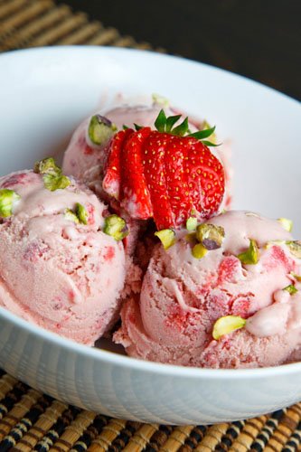 strawberry-balsamic-and-rosemary-custard