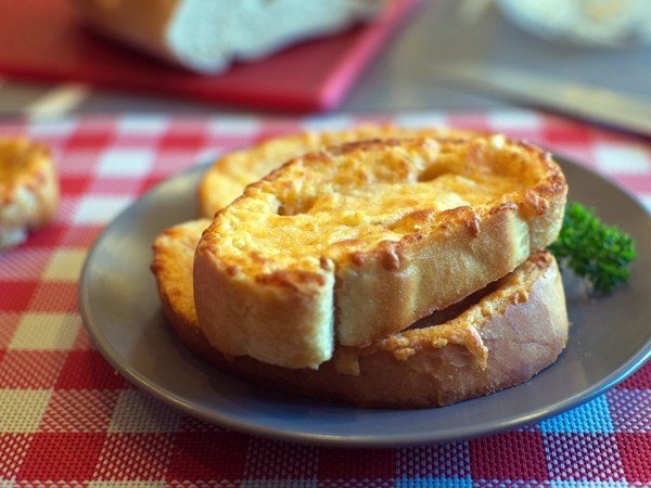 sweet-and-smoky-cheesy-toast