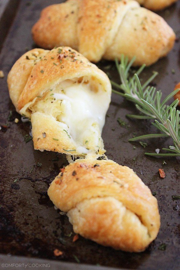 cheesy-garlic-crescent-rolls-