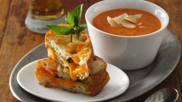 tomato-soup-with-grilled-cheddar-basil-sandwiches