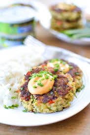 tuna-cakes-with-sriracha-aioli