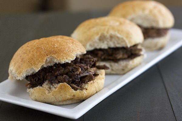 vermont-maple-balsamic-pulled-pork-sliders-