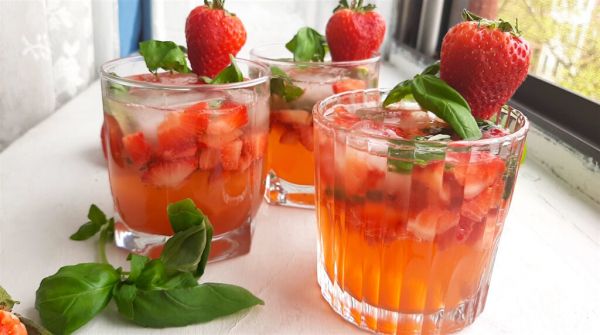 all-natural-strawberry-balsamic-cocktail