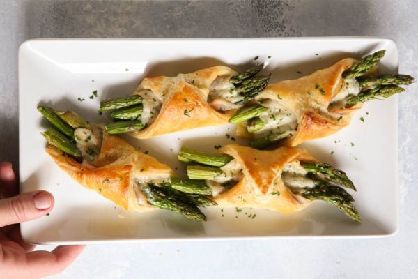 asparagus-pancetta-and-puff-pastry-bundles
