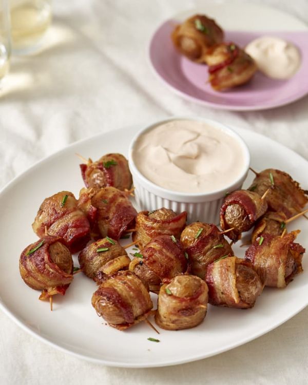 bacon-wrapped-potato-bites-with-spicy-sour-cream-dipping-sauce