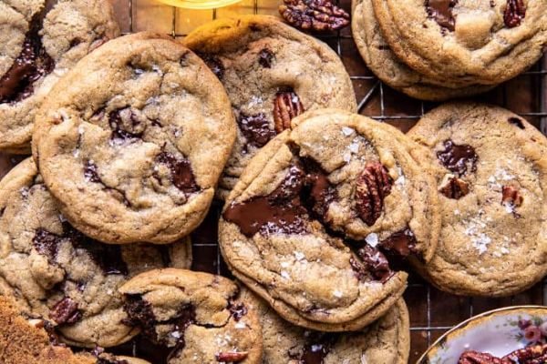 balsamic-browned-butter-bourbon-pecan-chocolate-chip-cookies