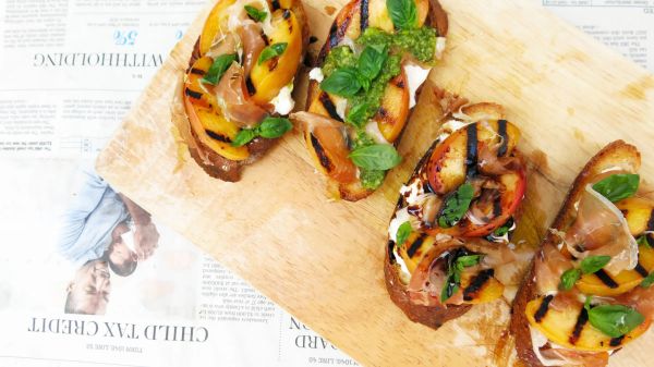 grilled-peach-and-burrata-crostini