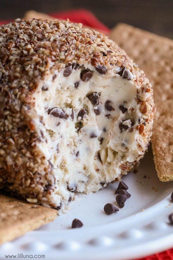chocolate-chip-cheeseball