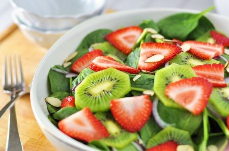 strawberry kiwi spinach salad