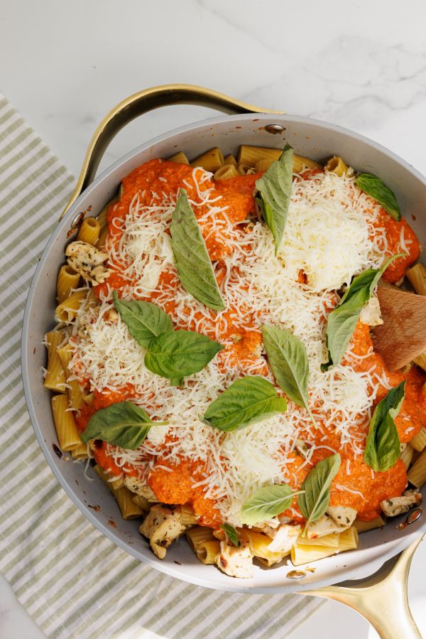 Creamy Roasted Red Pepper Chicken Pasta 1