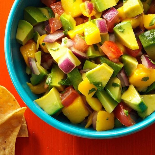 chunky-green-chili-mango-guacamole